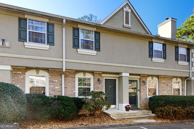 6900 Roswell Road - Photo 1