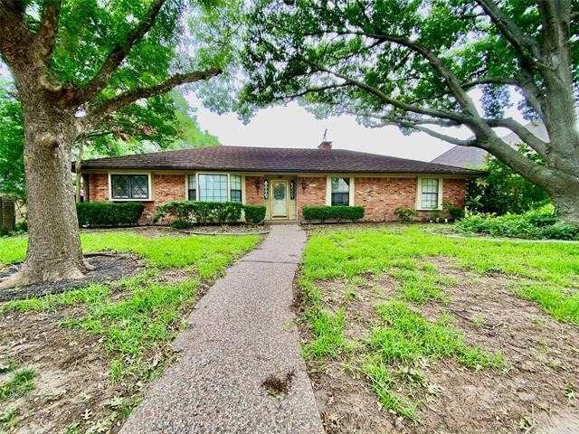 223 Woodcrest Drive - Photo 1