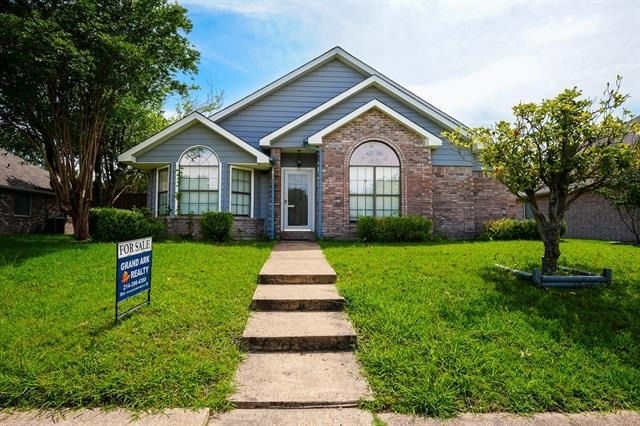 8809 Pheasant Run Drive - Photo 1