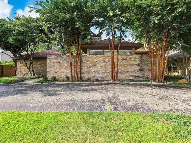 6915 Clearhaven Drive - Photo 1