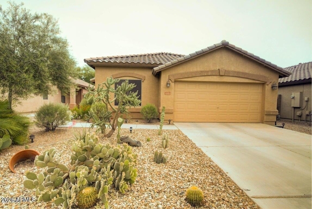 46149 W Guilder Avenue - Photo 1