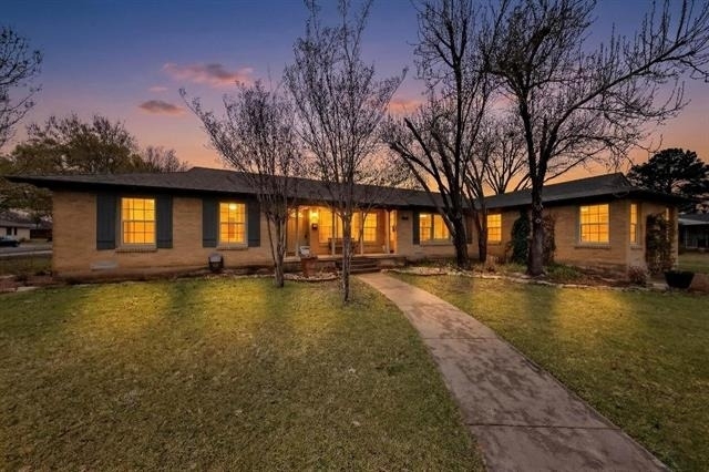 1707 Mariposa Drive - Photo 1