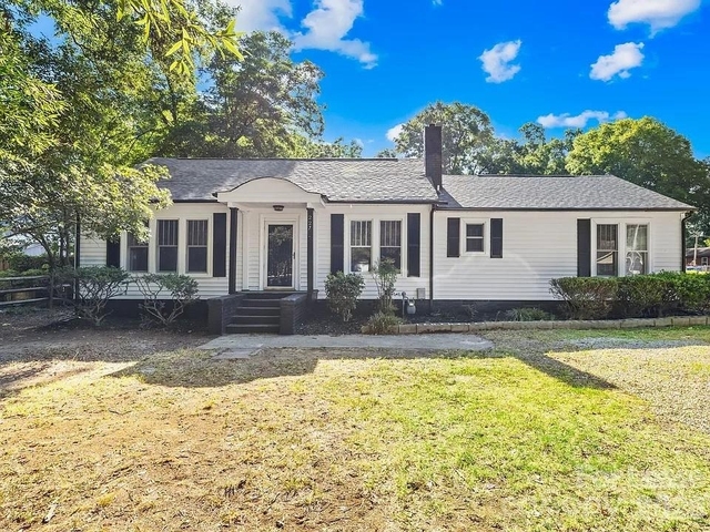 227 N Magnolia Street - Photo 1