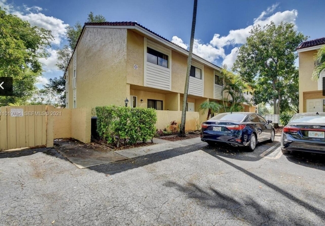 9270 Nw 40th Street - Photo 1