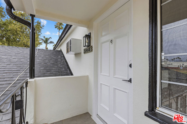 544 1/2 N Genesee Avenue - Photo 1