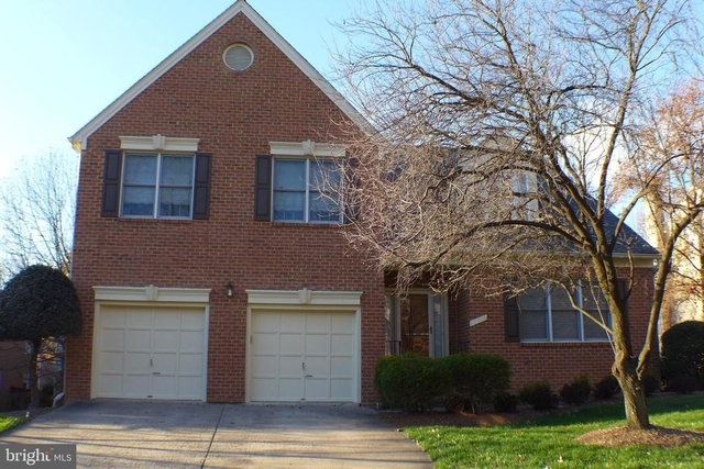 10008 Manor Place - Photo 1