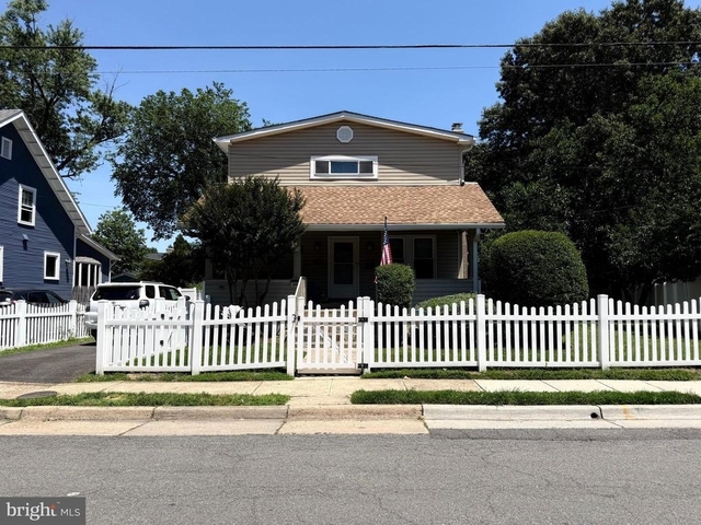 2501 Dewitt Avenue - Photo 1