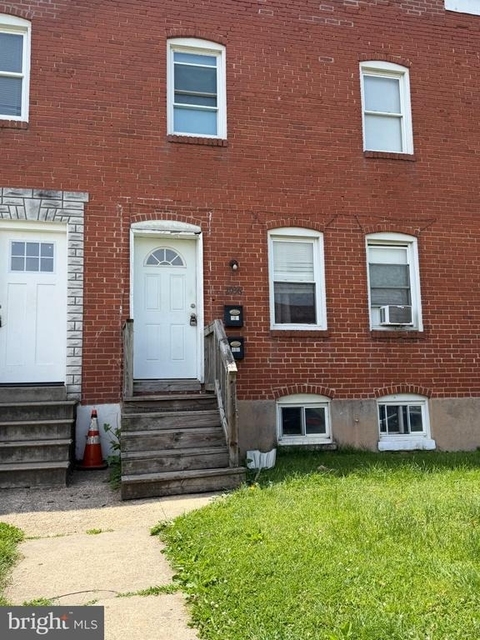 2936 Yorkway - Photo 1