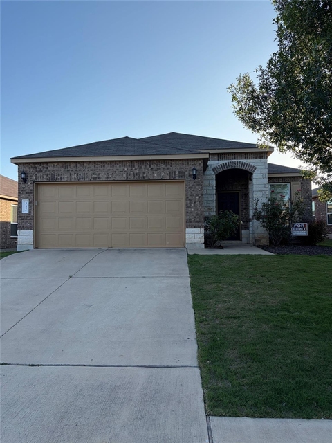 352 Martha Dr - Photo 1