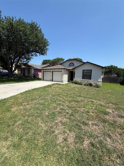 1100 E Logan St - Photo 1
