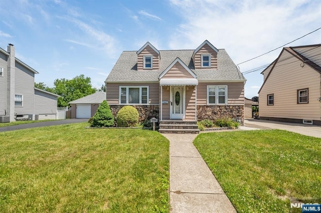 203 Charlton - Photo 1