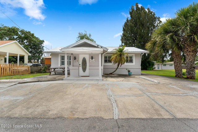 1526 Magnolia Street Ne - Photo 1