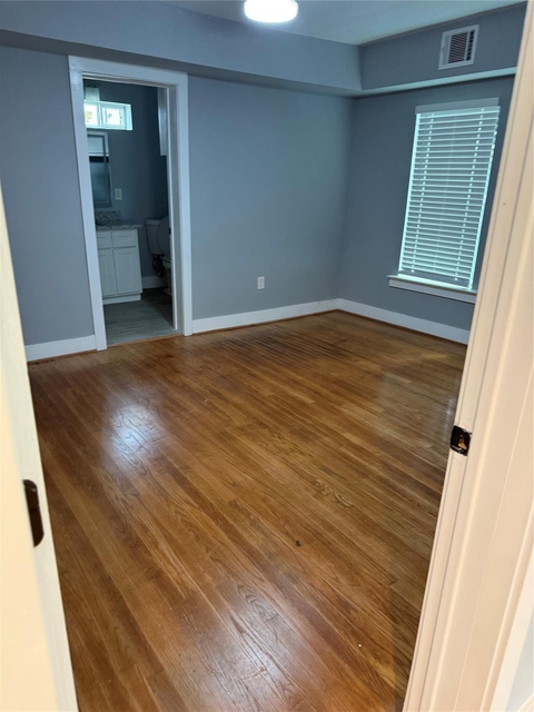 515 Caplin Street - Photo 1