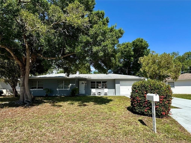 4917 99th Street N - Photo 1