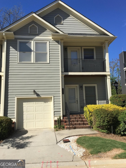 658 Irwin Street Ne - Photo 1
