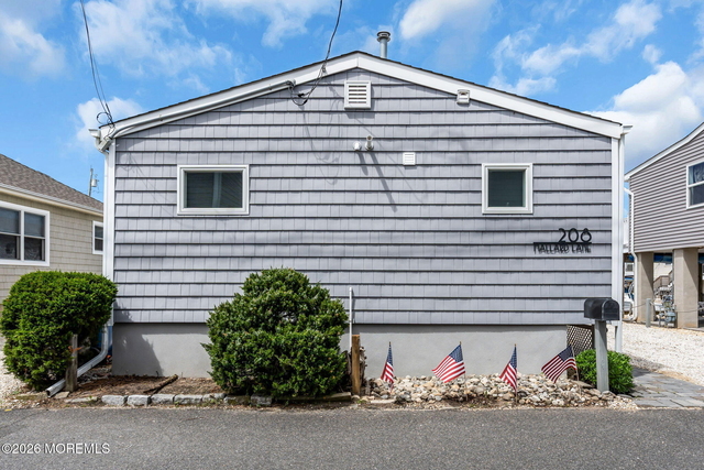 208 Mallard Lane - Photo 1