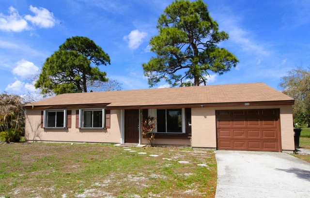 1618 Se Elkhart Terrace - Photo 1