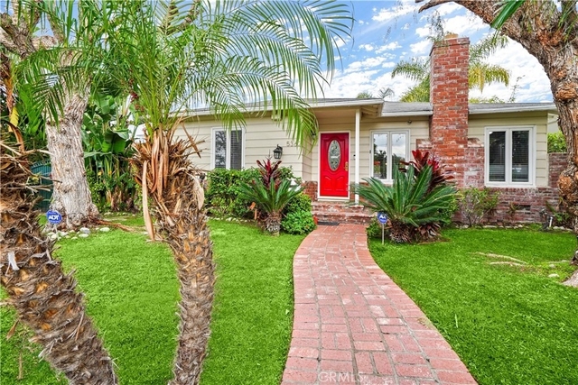 5362 Yolanda Avenue - Photo 1