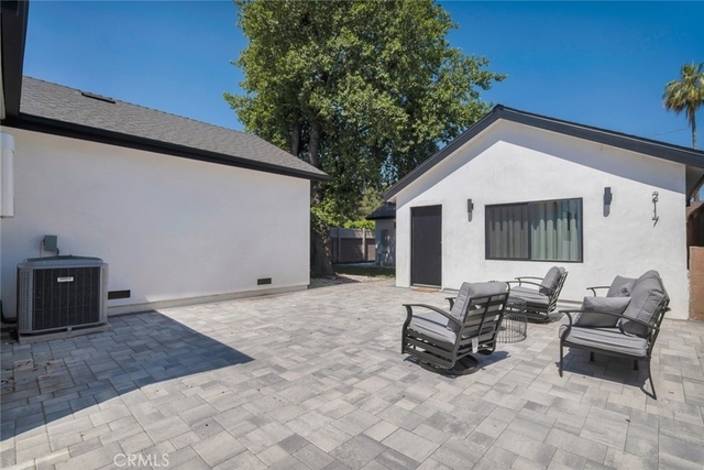 2117 W Clark Avenue - Photo 1