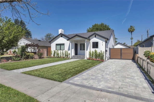 2115 W Clark Avenue - Photo 1