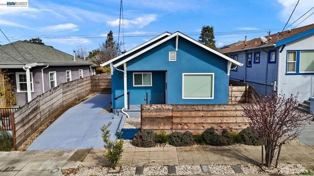 914 44th Street - Photo 1