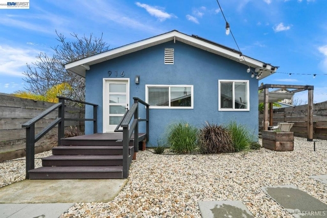 916 44th Street - Photo 1