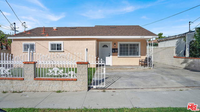 2239 W Lincoln Street - Photo 1