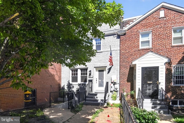 847 20th Street Ne - Photo 1