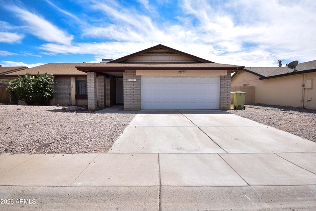 6525 W Mercer Lane - Photo 1