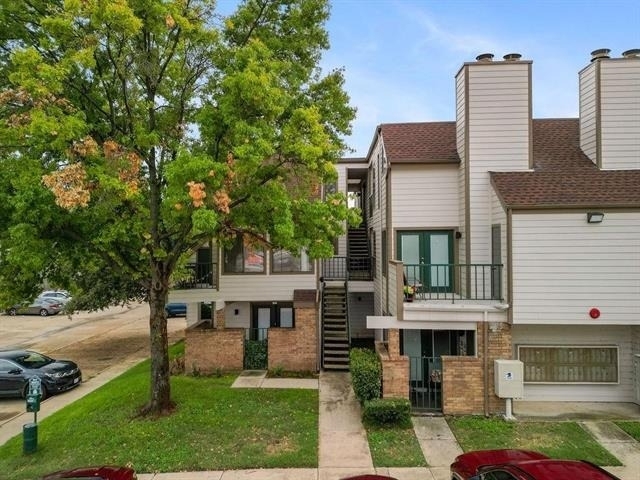 2300 Bamboo Drive - Photo 1