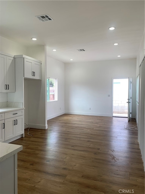 1330 W 10th Street - Photo 1