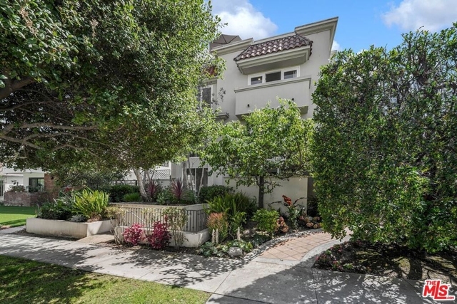 718 Lincoln Boulevard - Photo 1