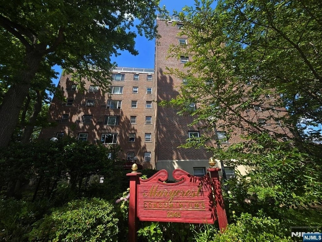 2345 Linwood - Photo 1