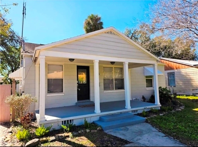 2015 Oakwood Avenue - Photo 1