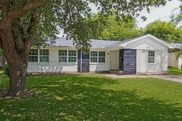 717 Willowbrook Drive - Photo 1