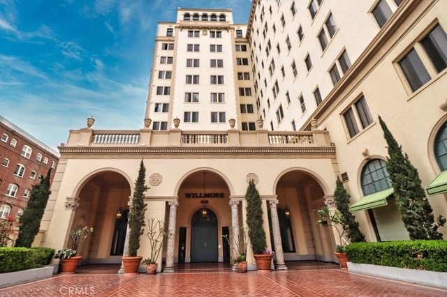 315 W 3rd Street - Photo 1