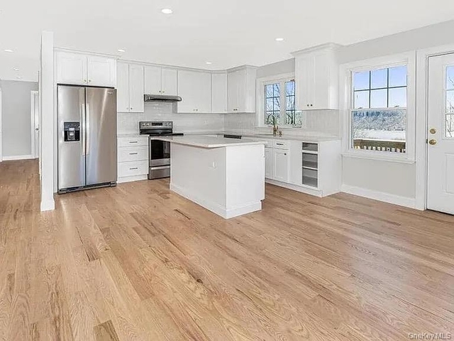 47 Lincoln Terrace - Photo 1