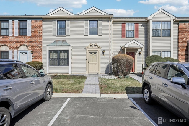 204 Hampshire Court - Photo 1