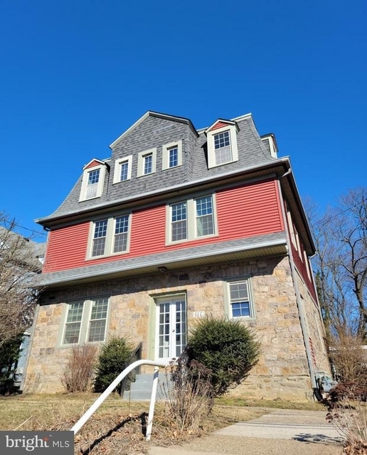 111 Iona Avenue - Photo 1