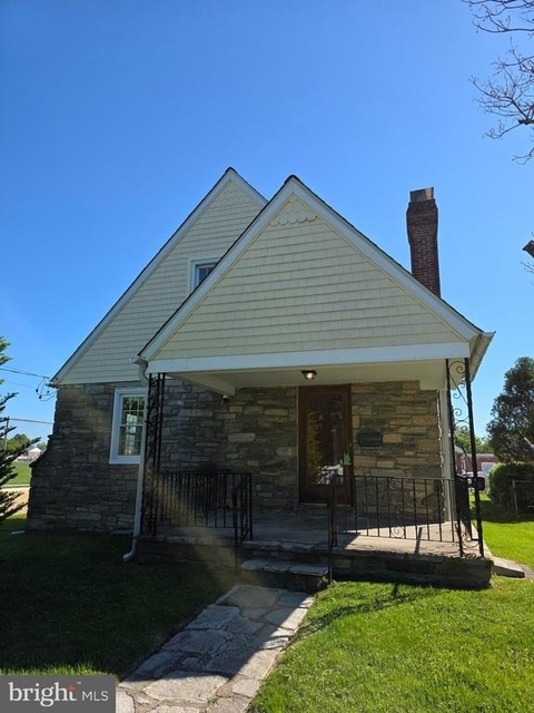 605 S Eagle Road - Photo 1