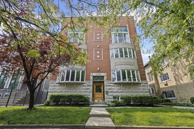 1433 W Belle Plaine Avenue - Photo 1