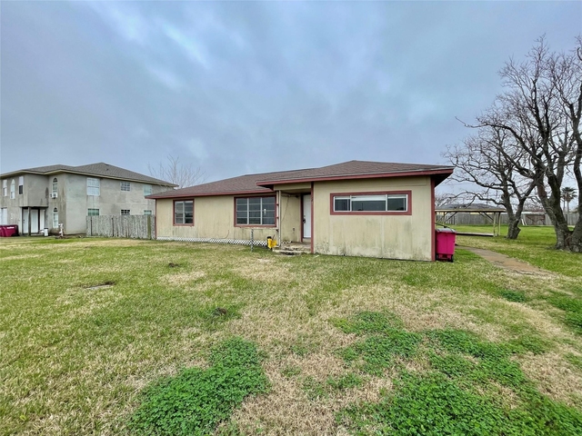 327 W 7th Street - Photo 1