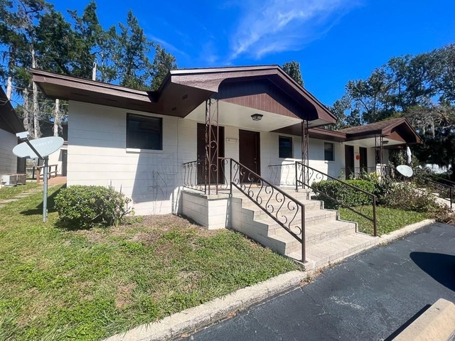 1406 Sw 18th Place - Photo 1
