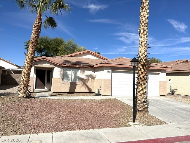 4916 River Splash Avenue - Photo 1