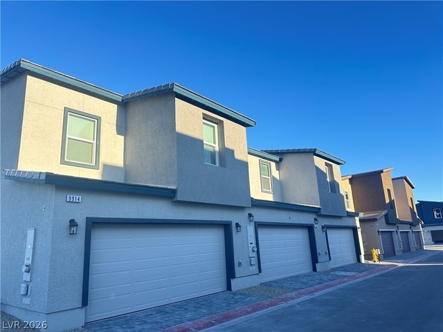 9918 Saffron Hills Street - Photo 1