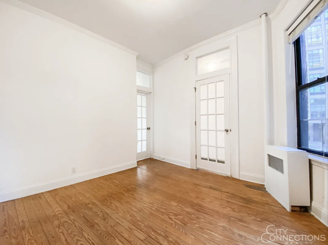 Grand Street - Photo 1