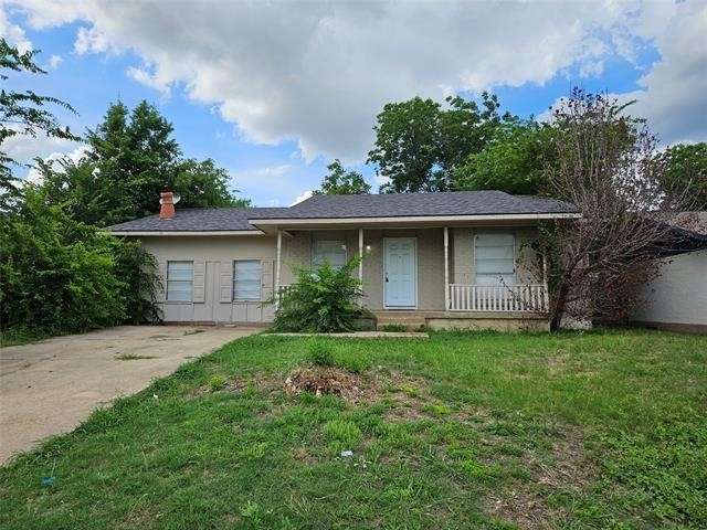 1621 E Park Boulevard - Photo 1