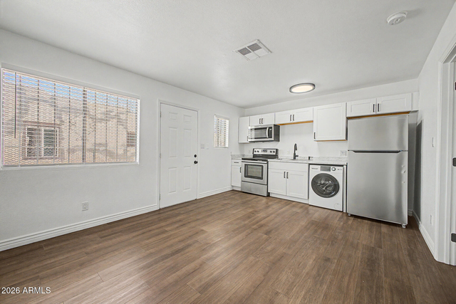1438 E Adams Street - Photo 1