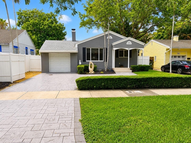801 Se 7th Street - Photo 1