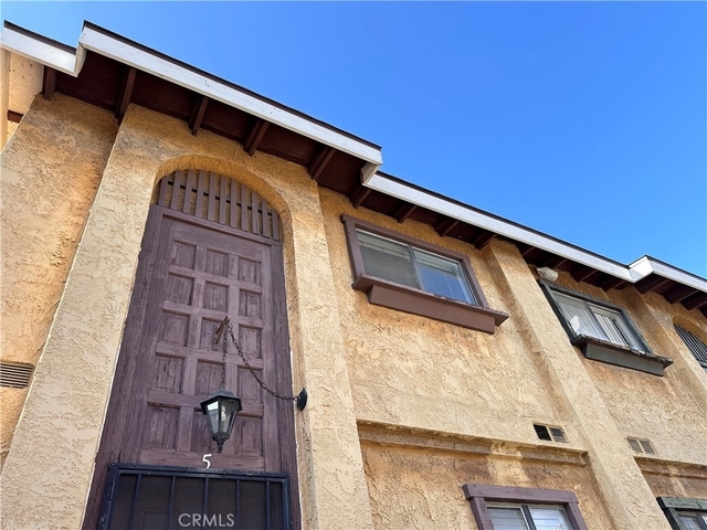 809 S 4th - Photo 1